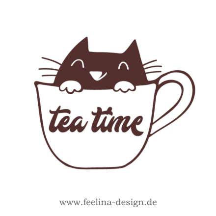 Süßes Bügelmotiv: Kleine Katze sitzt in einer Tasse. auf der Tasse steht: tea time